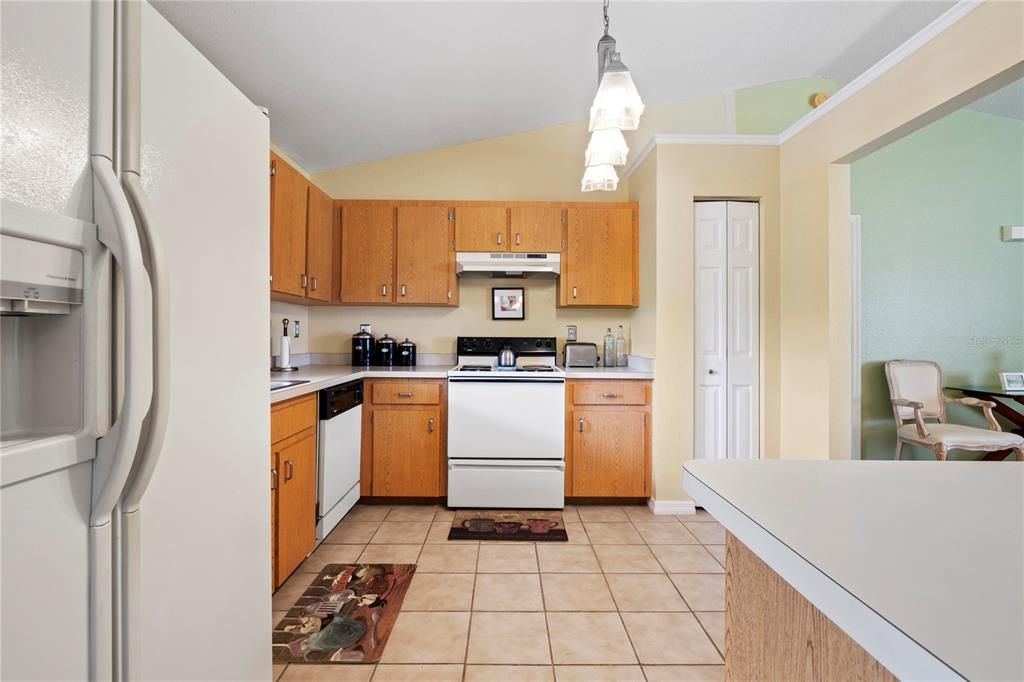 Active With Contract: $240,000 (3 beds, 2 baths, 1379 Square Feet)