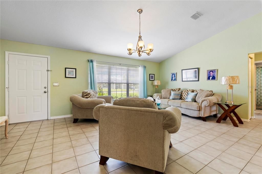 Active With Contract: $240,000 (3 beds, 2 baths, 1379 Square Feet)