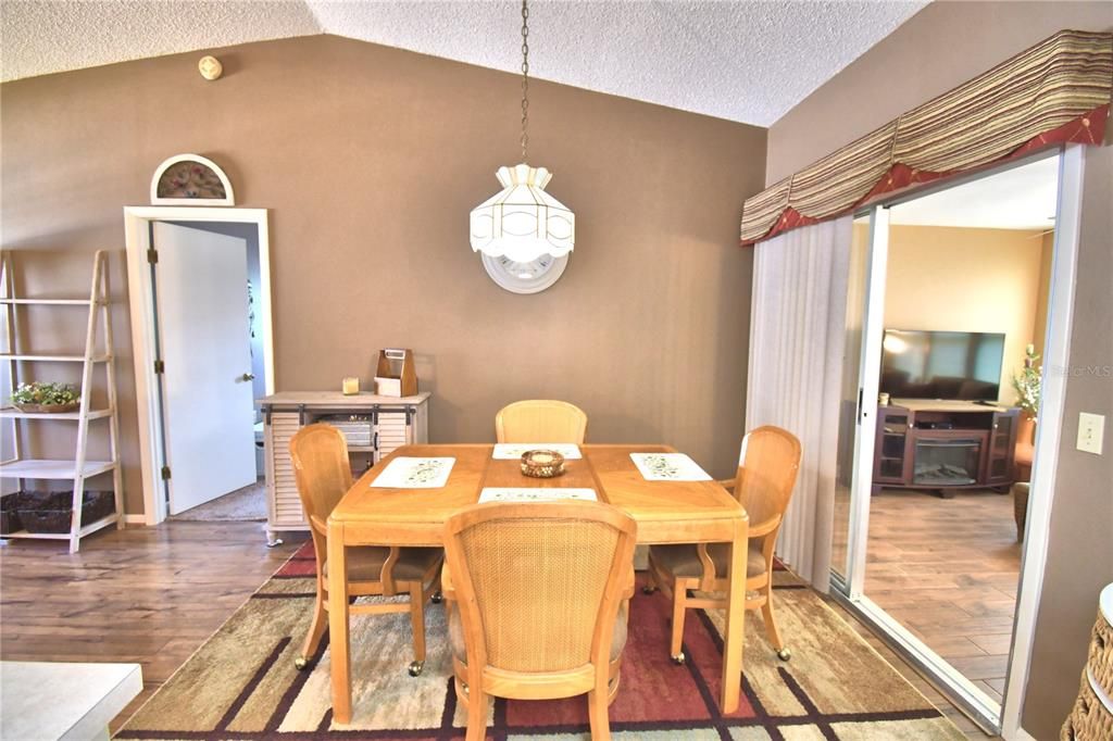 En Venta: $220,000 (2 camas, 2 baños, 1350 Pies cuadrados)