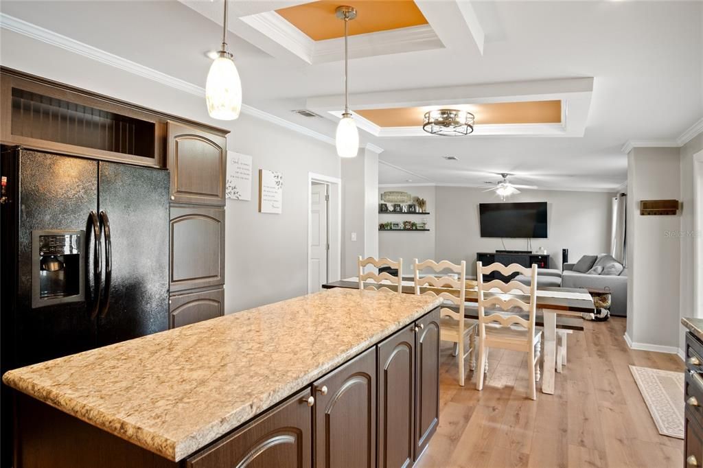 На продажу: $425,000 (3 спален, 2 ванн, 2304 Квадратных фут)