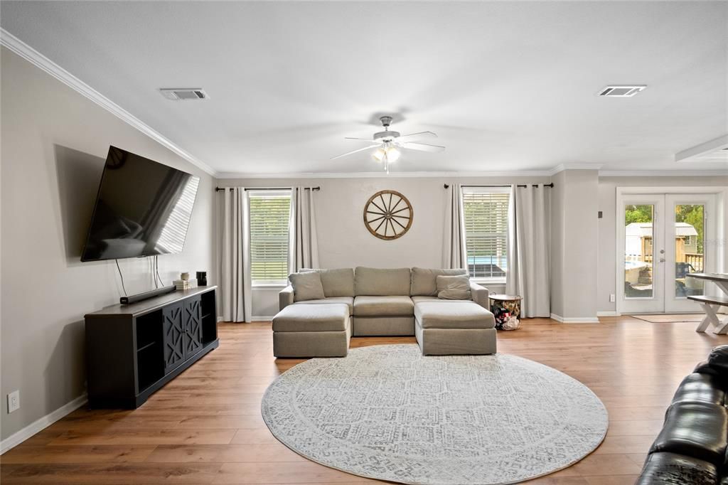 На продажу: $425,000 (3 спален, 2 ванн, 2304 Квадратных фут)