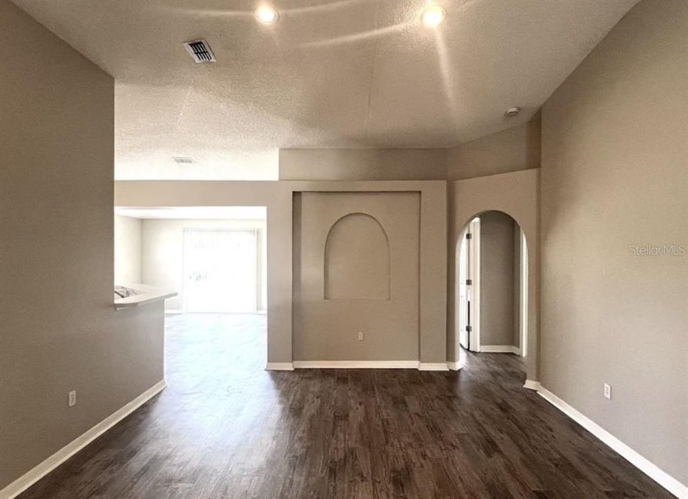 For Rent: $1,800 (4 beds, 2 baths, 1874 Square Feet)