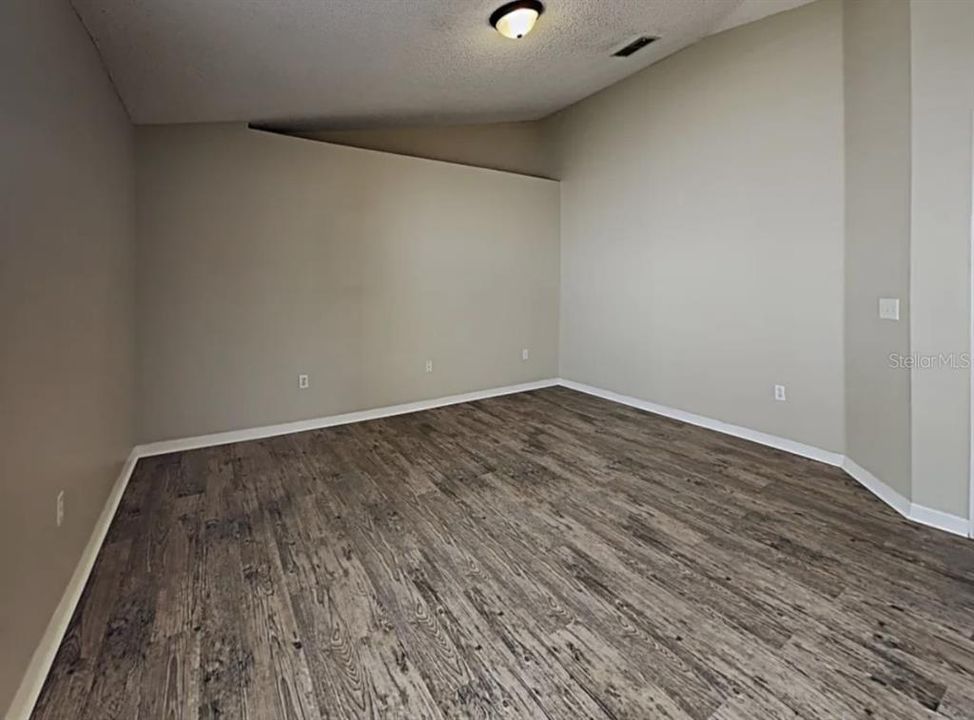 For Rent: $1,800 (4 beds, 2 baths, 1874 Square Feet)