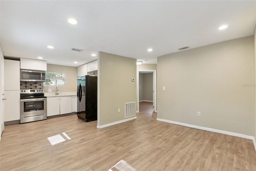 For Rent: $1,545 (2 beds, 1 baths, 954 Square Feet)