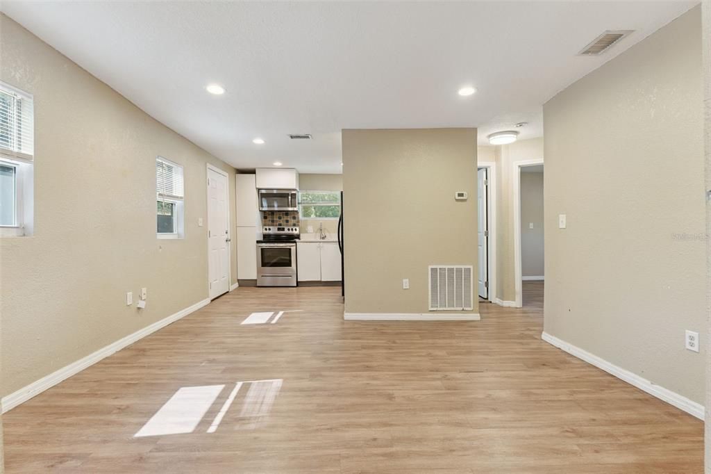For Rent: $1,545 (2 beds, 1 baths, 954 Square Feet)