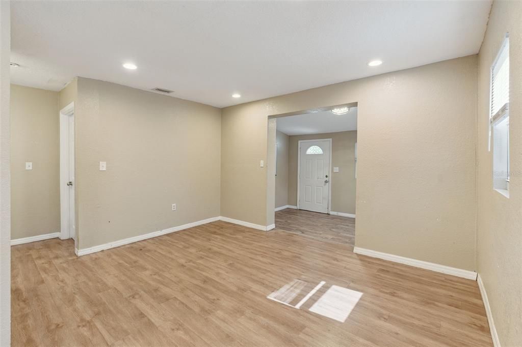 For Rent: $1,545 (2 beds, 1 baths, 954 Square Feet)