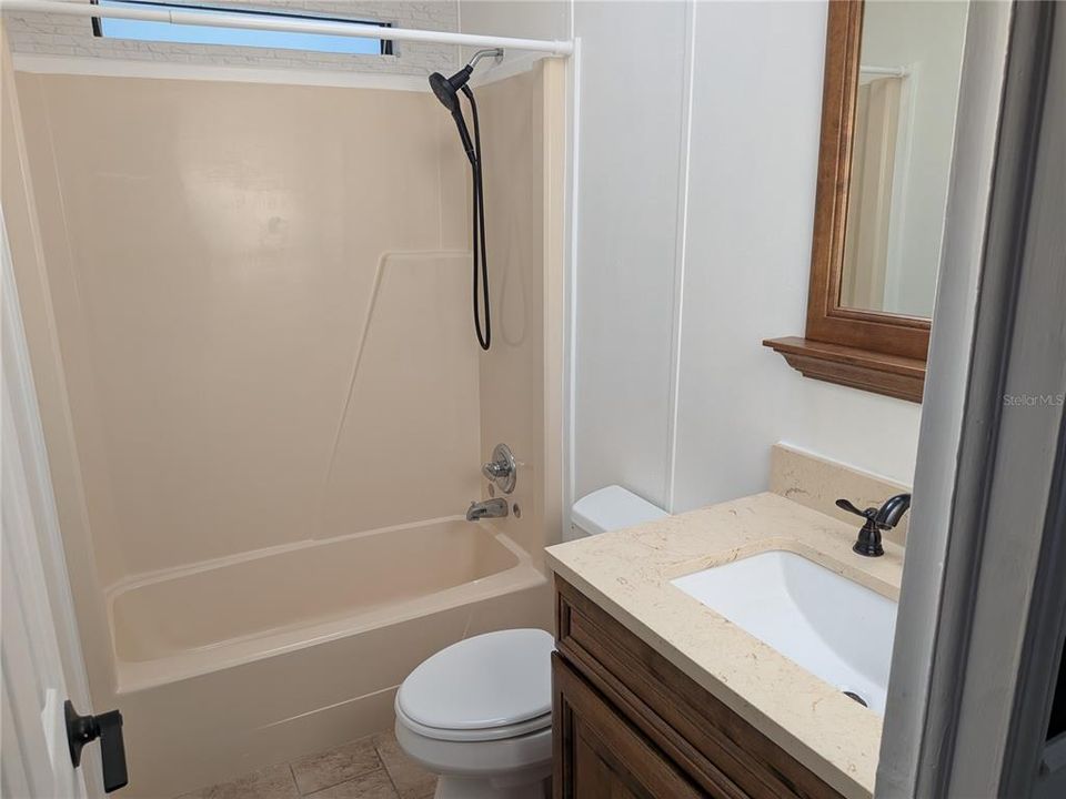 For Rent: $1,400 (2 beds, 2 baths, 864 Square Feet)