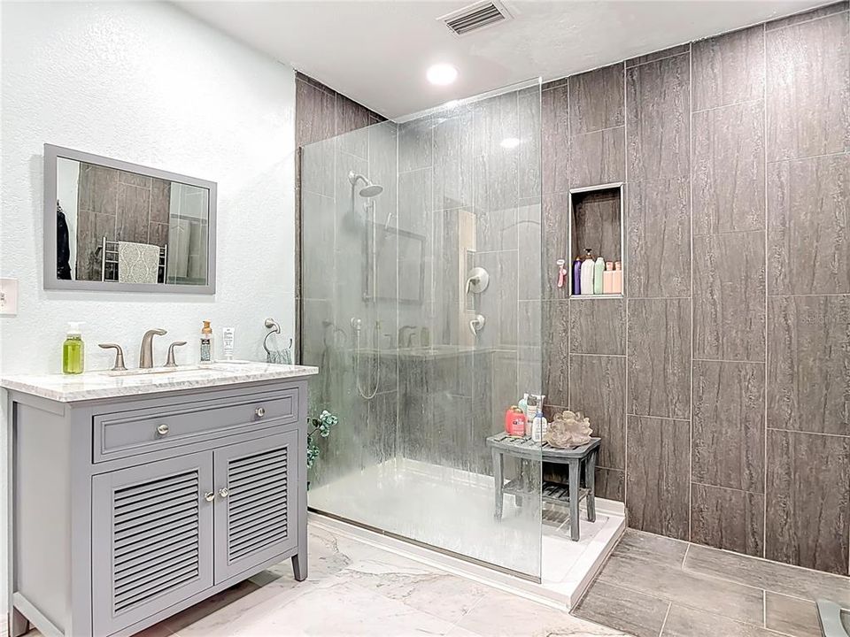 En Venta: $1,575,000 (4 camas, 3 baños, 2979 Pies cuadrados)