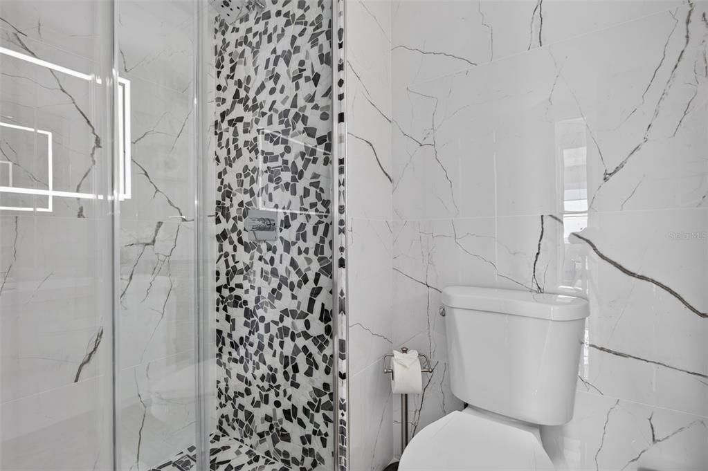 En Venta: $369,000 (2 camas, 2 baños, 1295 Pies cuadrados)