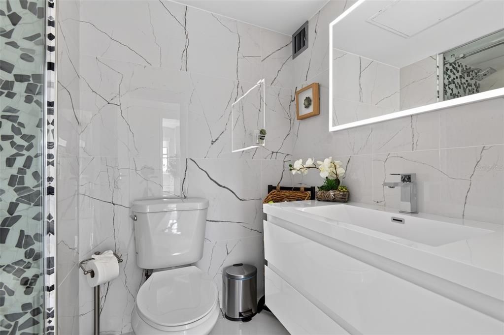 En Venta: $369,000 (2 camas, 2 baños, 1295 Pies cuadrados)