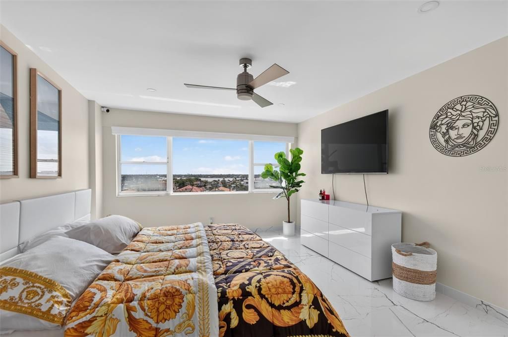 En Venta: $369,000 (2 camas, 2 baños, 1295 Pies cuadrados)