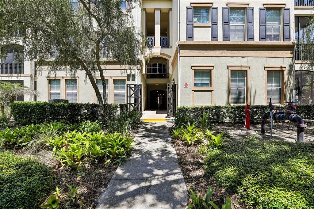 For Sale: $295,000 (2 beds, 2 baths, 1161 Square Feet)