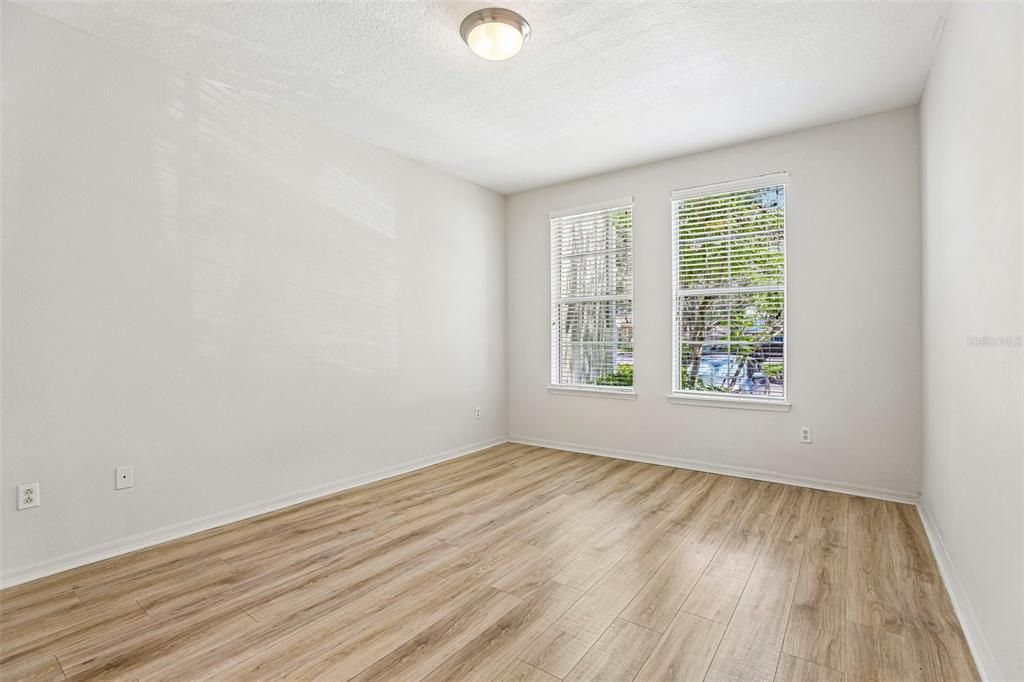 For Sale: $295,000 (2 beds, 2 baths, 1161 Square Feet)