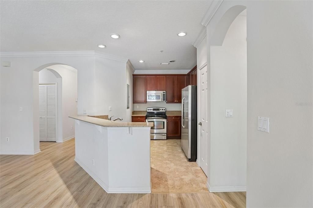 For Sale: $295,000 (2 beds, 2 baths, 1161 Square Feet)