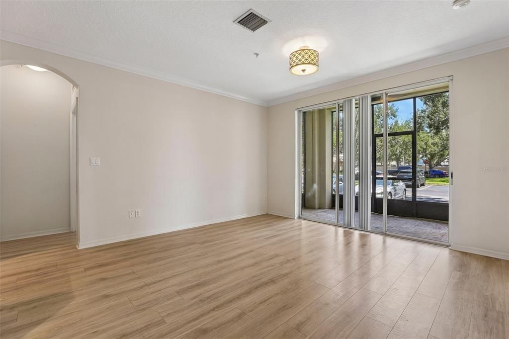 For Sale: $295,000 (2 beds, 2 baths, 1161 Square Feet)