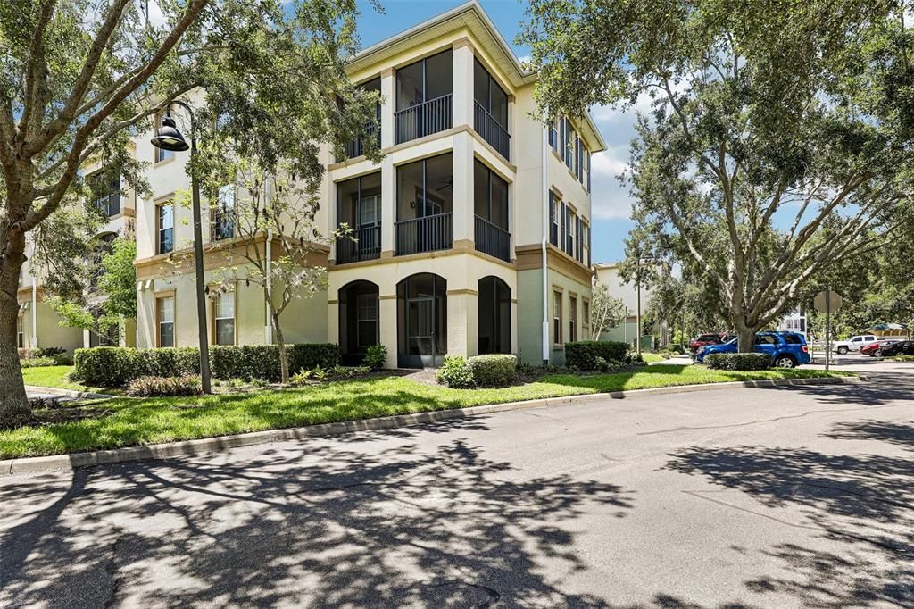 For Sale: $295,000 (2 beds, 2 baths, 1161 Square Feet)