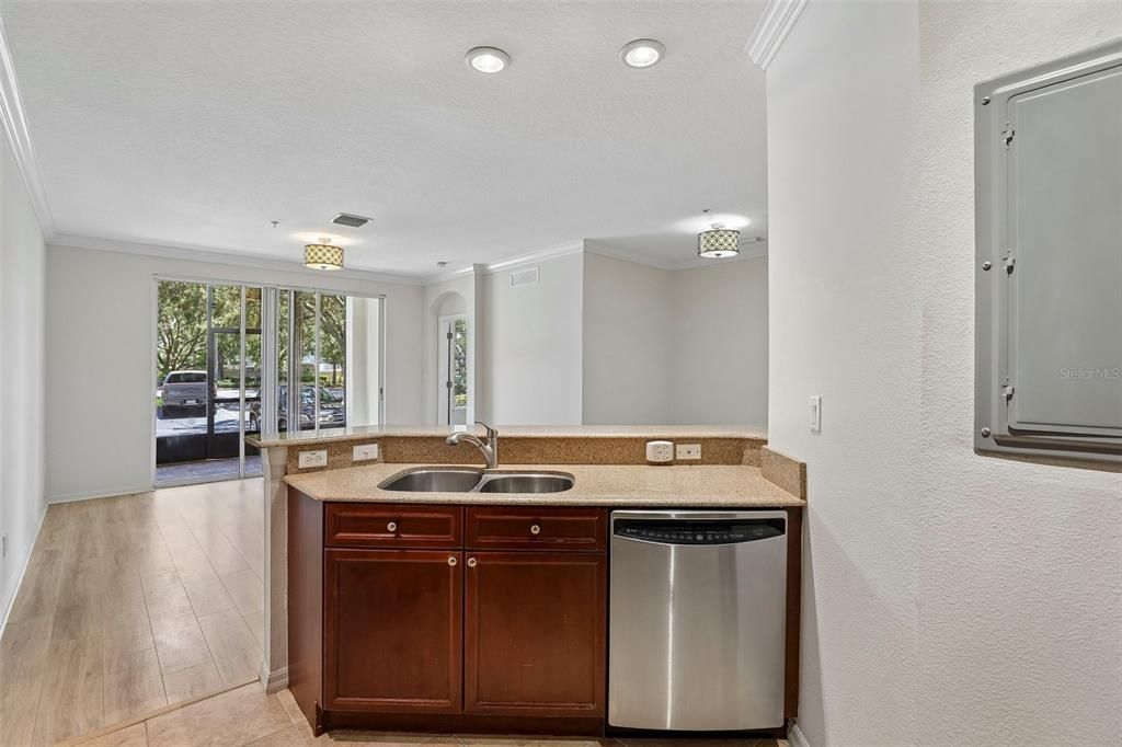 For Sale: $295,000 (2 beds, 2 baths, 1161 Square Feet)