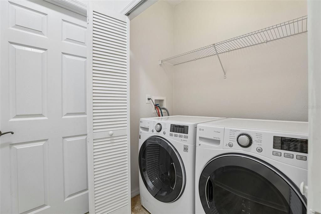 For Sale: $295,000 (2 beds, 2 baths, 1161 Square Feet)