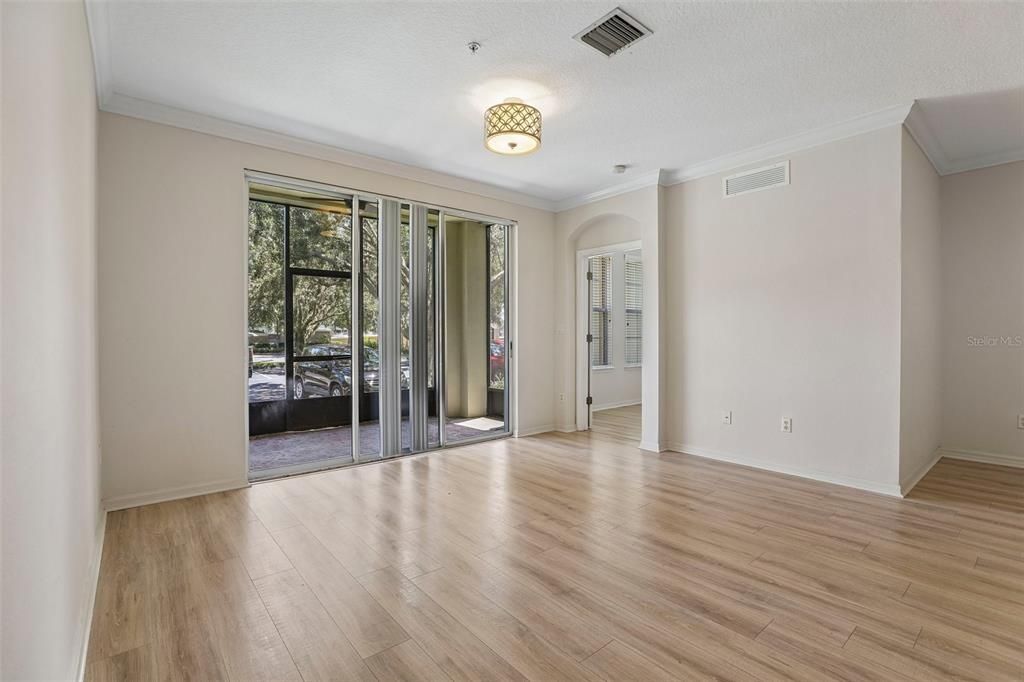 For Sale: $295,000 (2 beds, 2 baths, 1161 Square Feet)