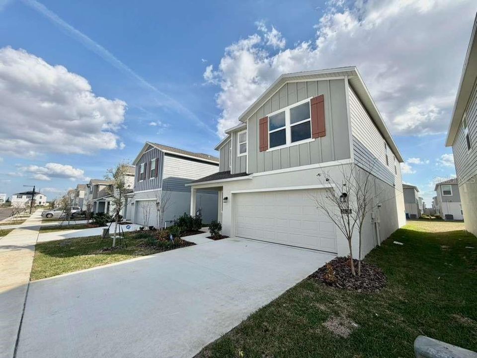 For Sale: $325,000 (6 beds, 3 baths, 2522 Square Feet)