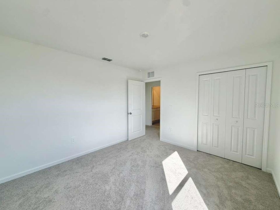 For Sale: $325,000 (6 beds, 3 baths, 2522 Square Feet)