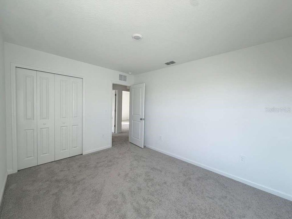 For Sale: $325,000 (6 beds, 3 baths, 2522 Square Feet)