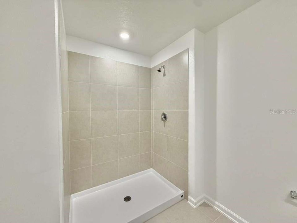 For Sale: $325,000 (6 beds, 3 baths, 2522 Square Feet)