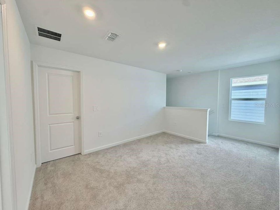 For Sale: $325,000 (6 beds, 3 baths, 2522 Square Feet)