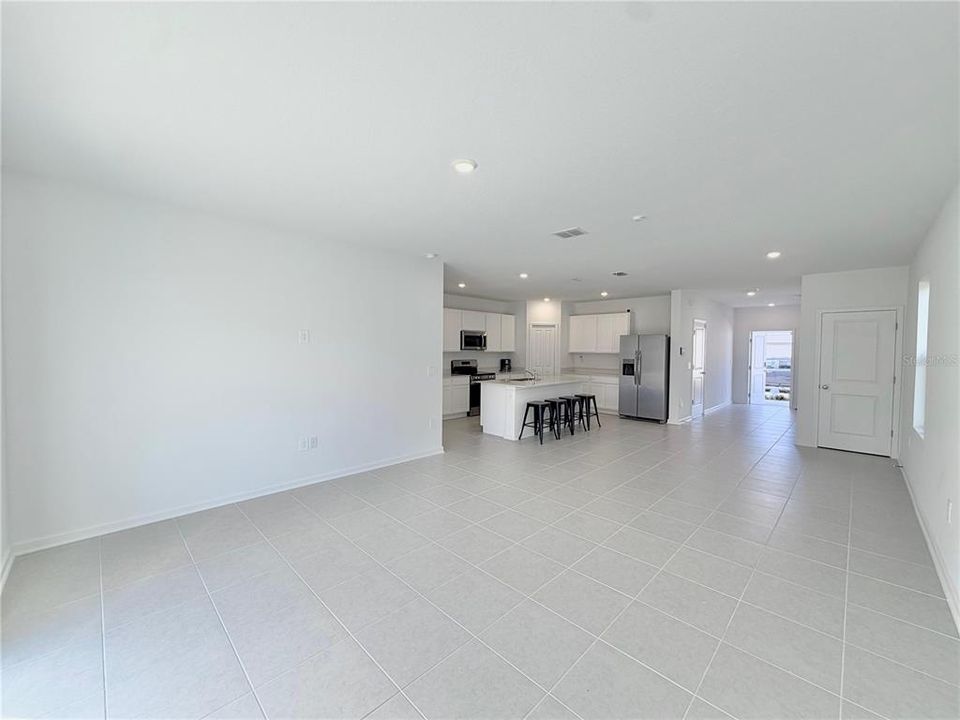 For Sale: $325,000 (6 beds, 3 baths, 2522 Square Feet)