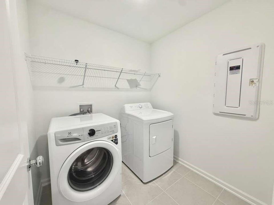 For Sale: $325,000 (6 beds, 3 baths, 2522 Square Feet)