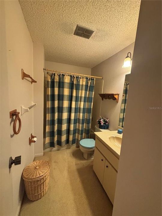 На продажу: $234,990 (2 спален, 2 ванн, 1250 Квадратных фут)