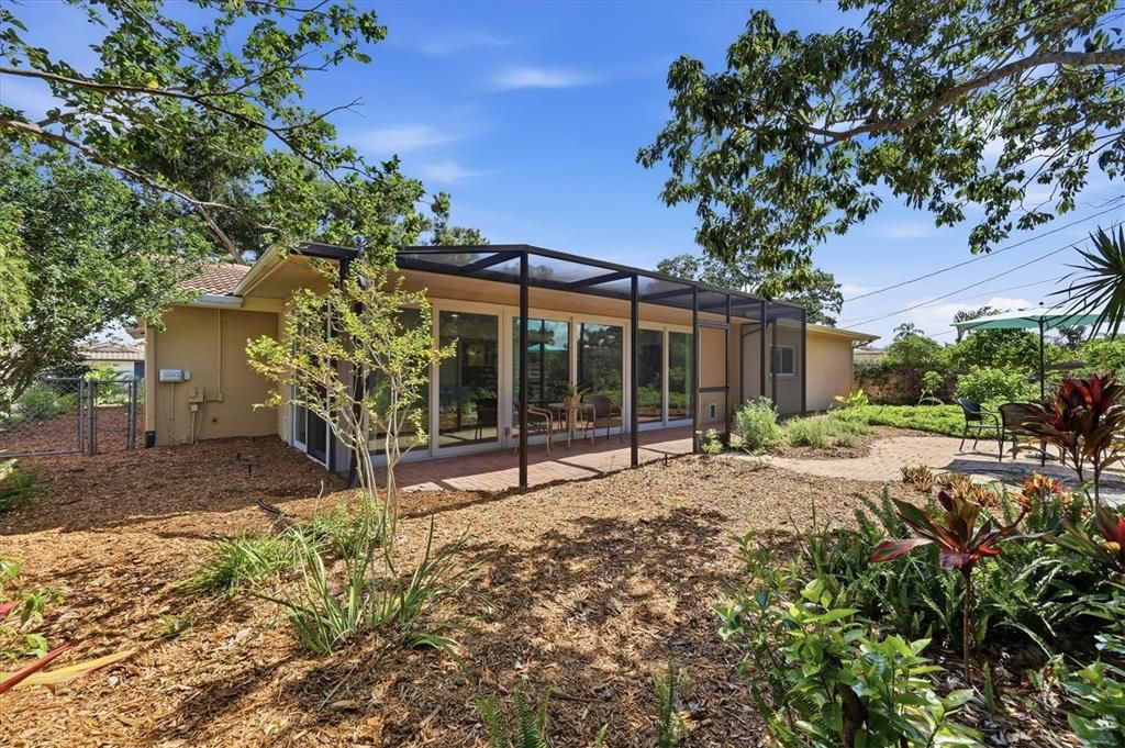 For Sale: $650,000 (3 beds, 2 baths, 1956 Square Feet)