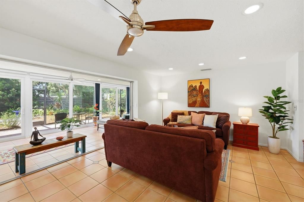 For Sale: $650,000 (3 beds, 2 baths, 1956 Square Feet)