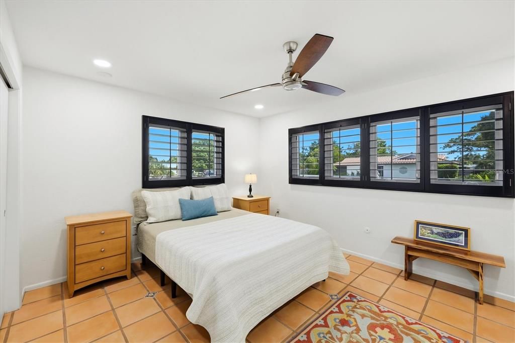 For Sale: $650,000 (3 beds, 2 baths, 1956 Square Feet)