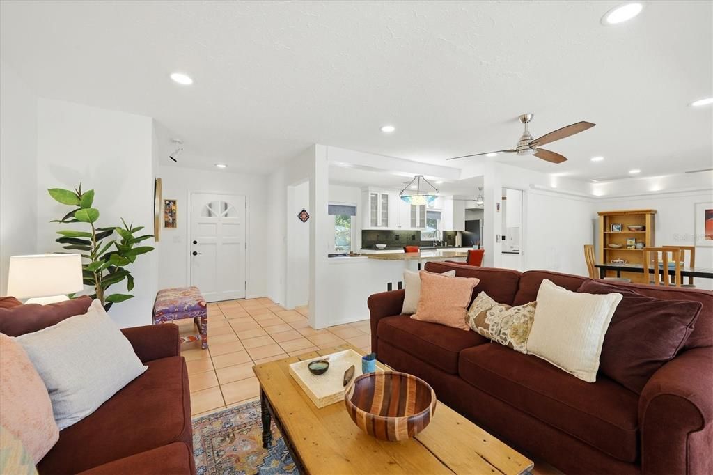 For Sale: $650,000 (3 beds, 2 baths, 1956 Square Feet)