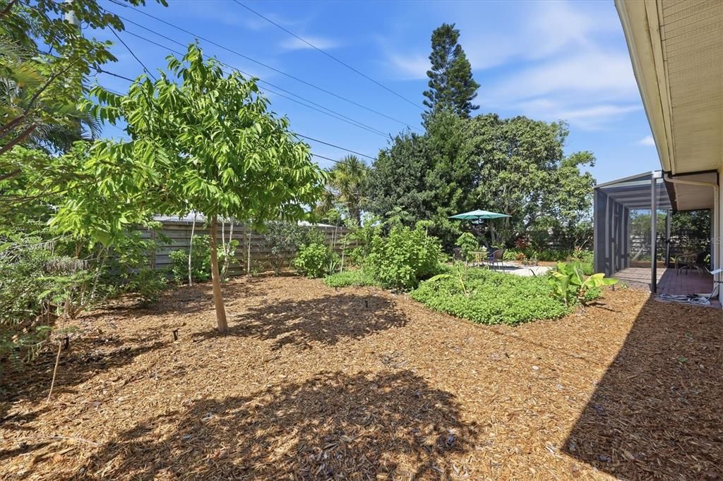 For Sale: $650,000 (3 beds, 2 baths, 1956 Square Feet)