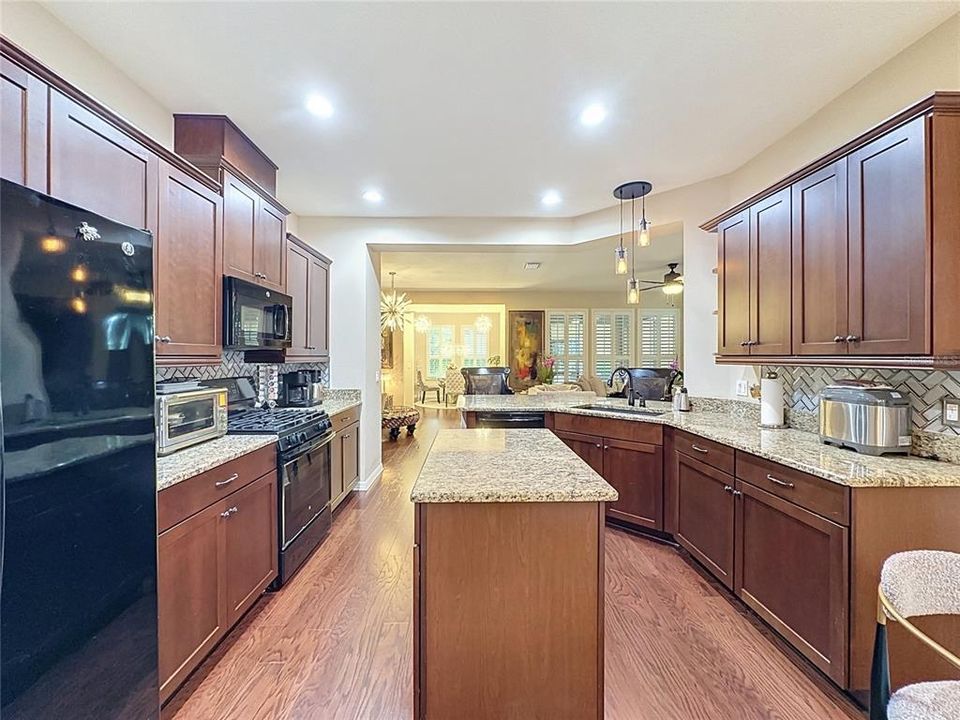 На продажу: $334,900 (2 спален, 2 ванн, 1612 Квадратных фут)