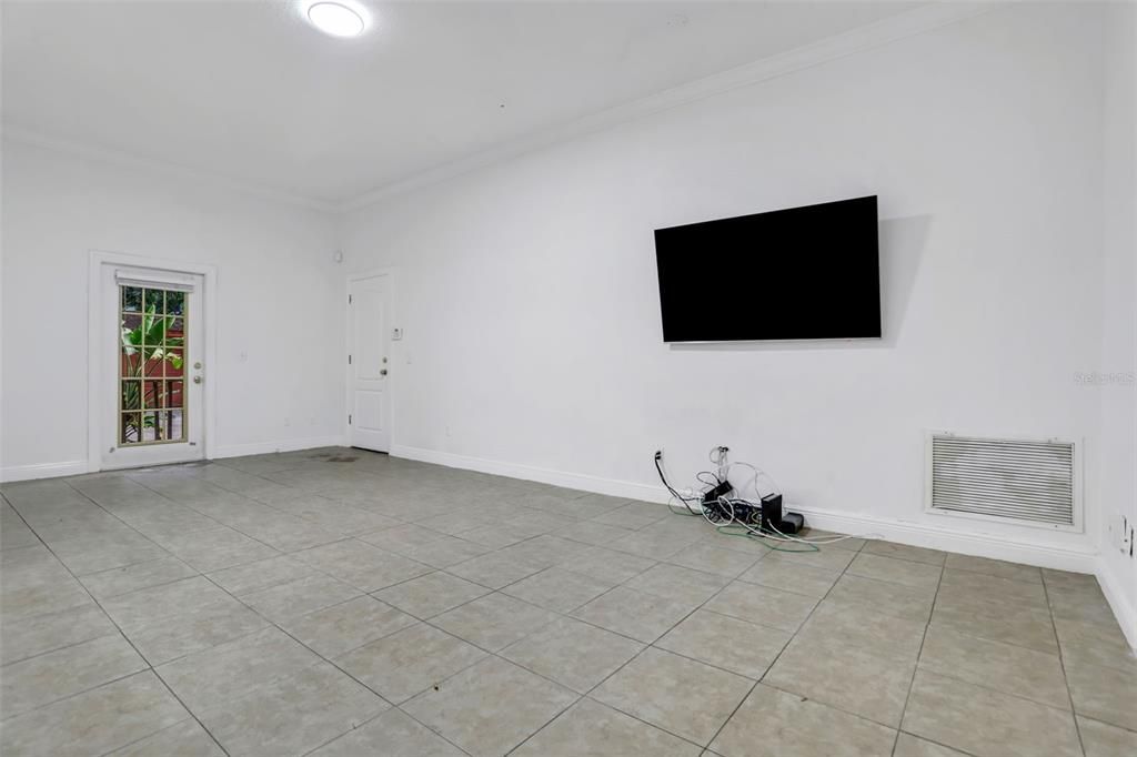 For Rent: $4,950 (4 beds, 2 baths, 2274 Square Feet)
