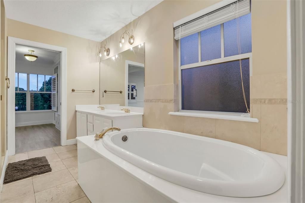 For Rent: $4,950 (4 beds, 2 baths, 2274 Square Feet)
