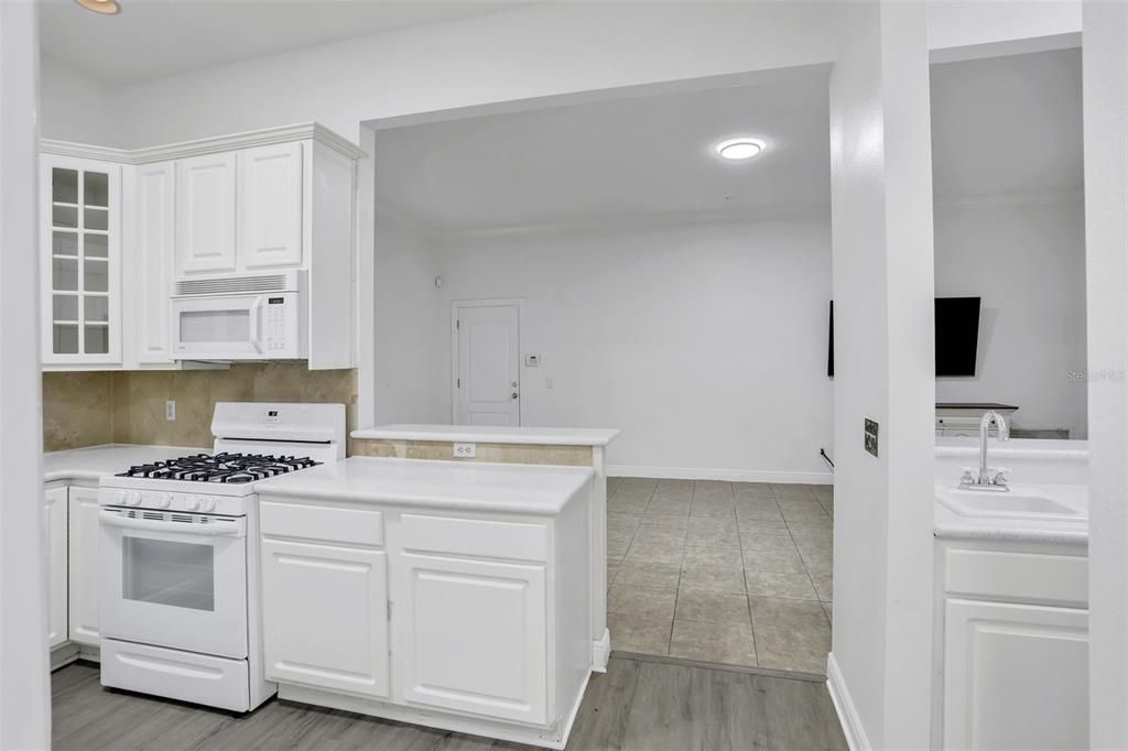 For Rent: $4,950 (4 beds, 2 baths, 2274 Square Feet)