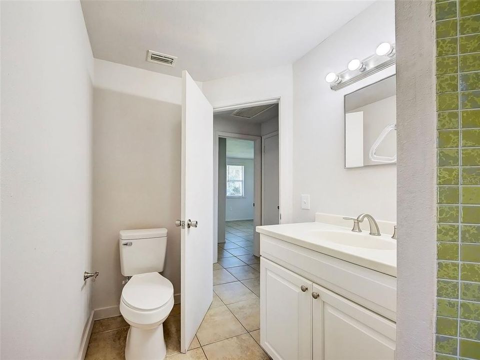For Sale: $169,900 (2 beds, 1 baths, 912 Square Feet)