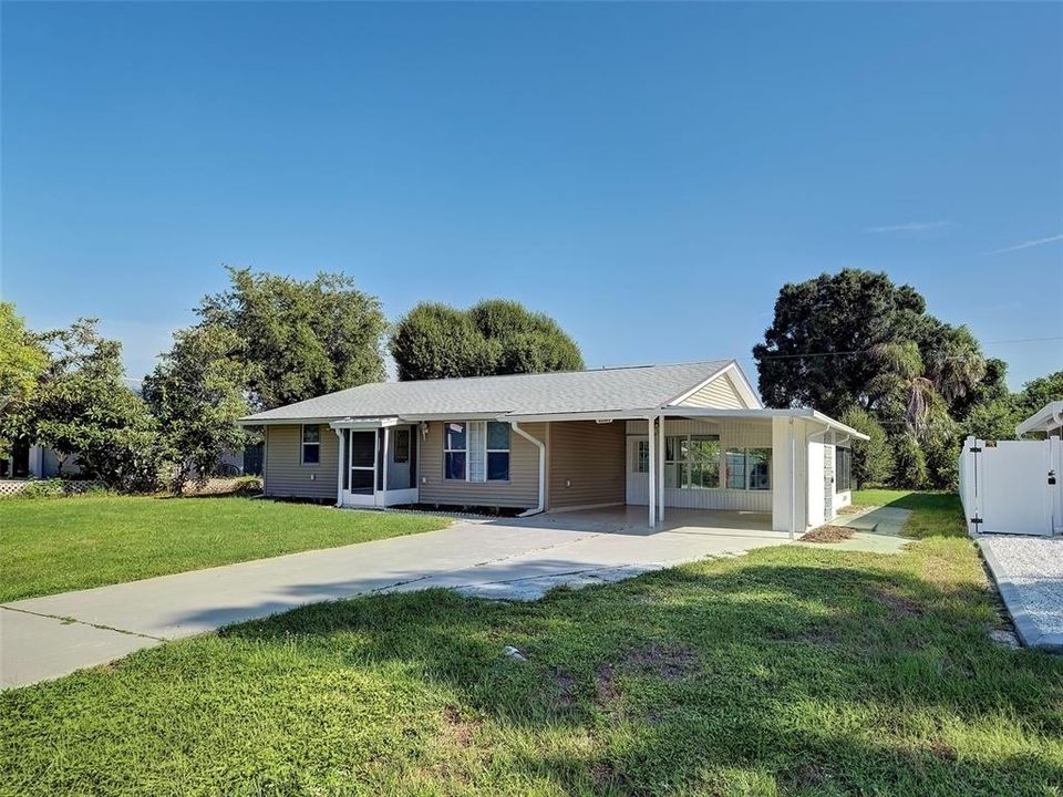 For Sale: $169,900 (2 beds, 1 baths, 912 Square Feet)