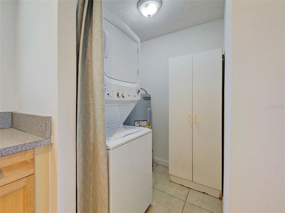 For Sale: $169,900 (2 beds, 1 baths, 912 Square Feet)