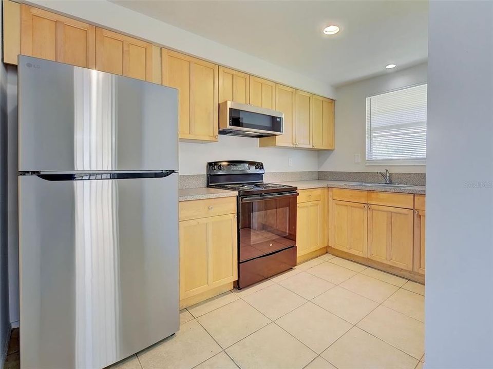 For Sale: $169,900 (2 beds, 1 baths, 912 Square Feet)