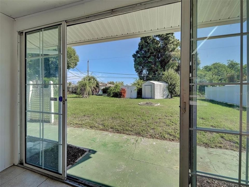 For Sale: $169,900 (2 beds, 1 baths, 912 Square Feet)