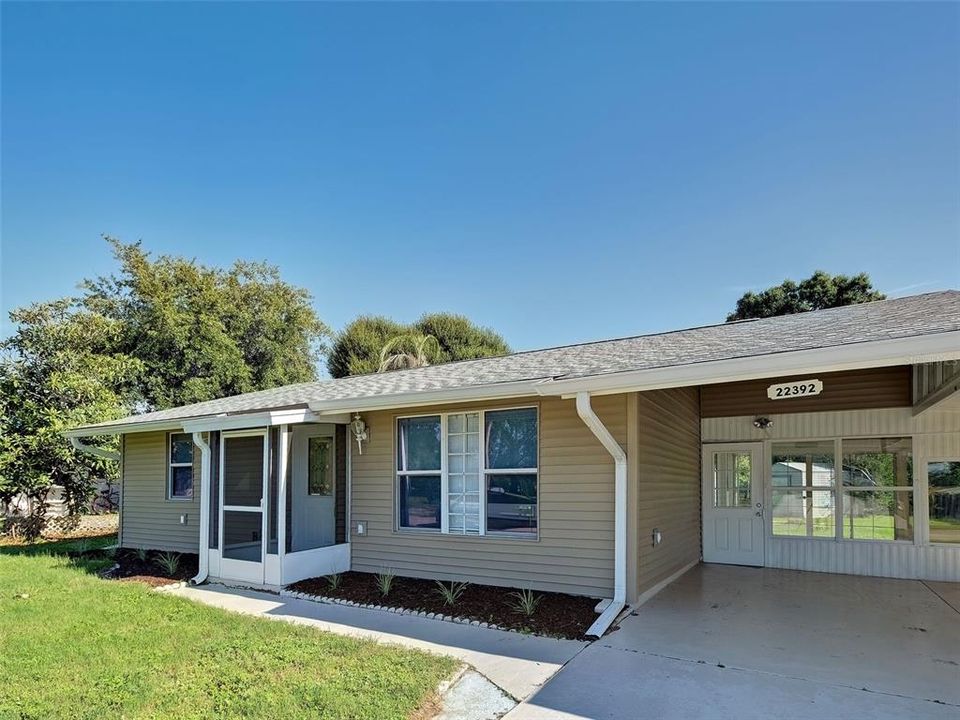 For Sale: $169,900 (2 beds, 1 baths, 912 Square Feet)