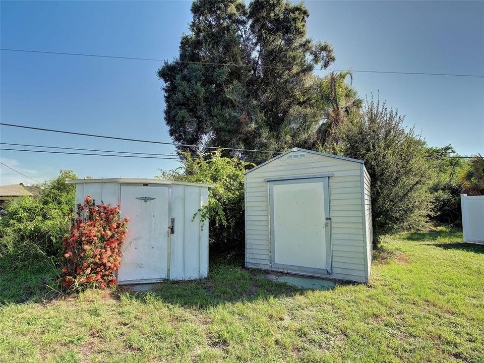 For Sale: $169,900 (2 beds, 1 baths, 912 Square Feet)