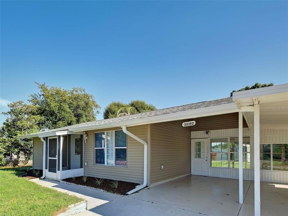 For Sale: $169,900 (2 beds, 1 baths, 912 Square Feet)