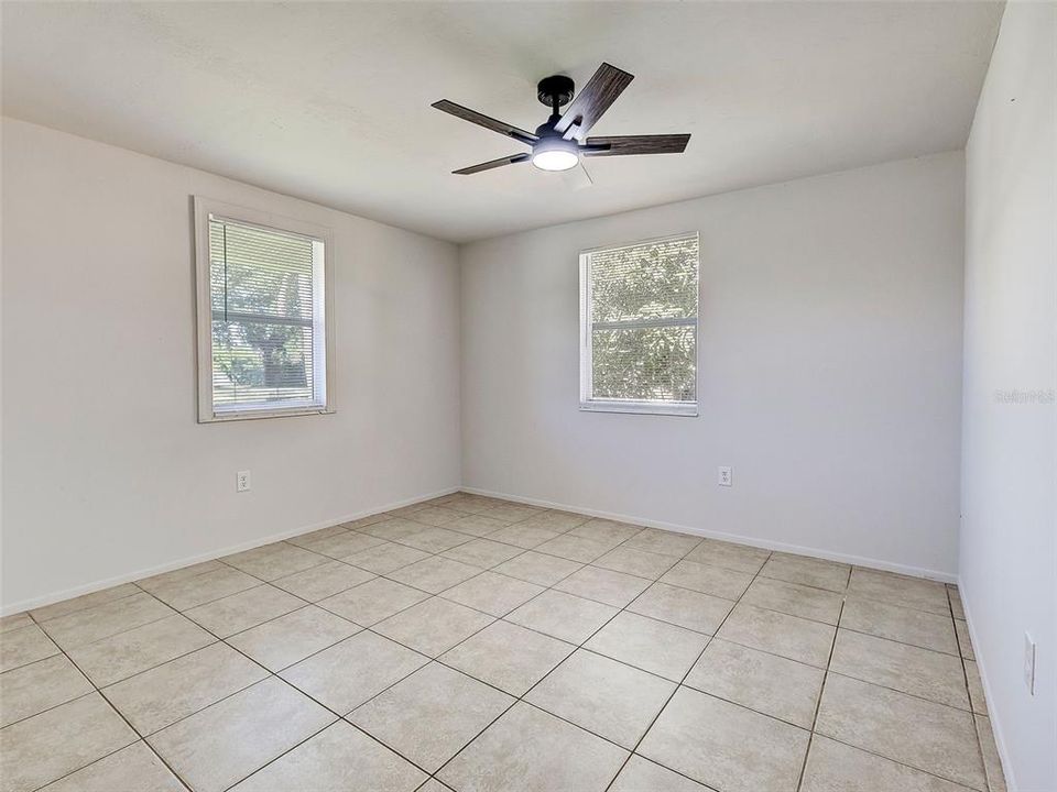For Sale: $169,900 (2 beds, 1 baths, 912 Square Feet)