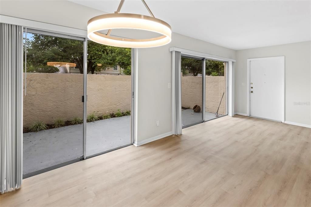 For Sale: $169,900 (2 beds, 1 baths, 1104 Square Feet)